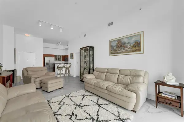 Miami, FL 33131,325 S Biscayne Blvd #UPH-14