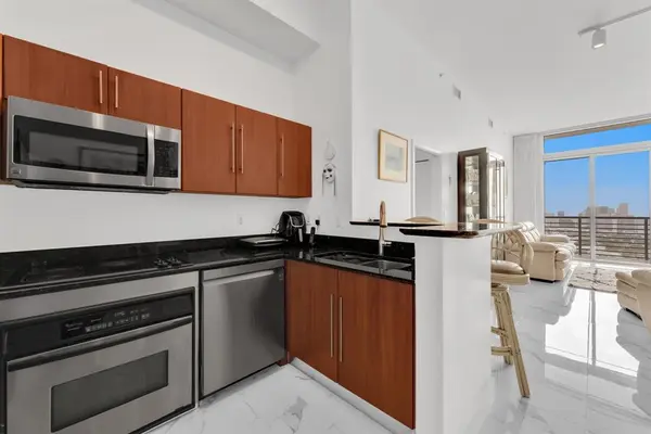 Miami, FL 33131,325 S Biscayne Blvd #UPH-14