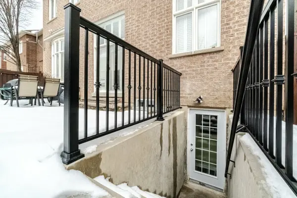 Brampton, ON L6Y 5K8,6 Nova Scotia RD W #Bsmt