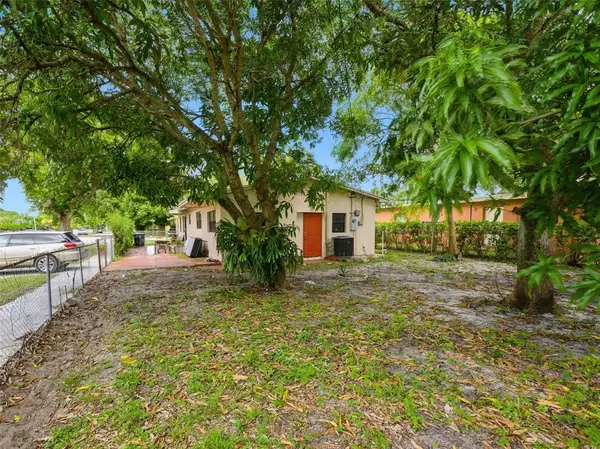 North Miami, FL 33168,1090 NW 123rd St