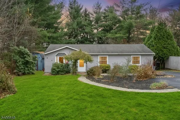 11 Carol Ct, Glen Gardner Boro, NJ 08826