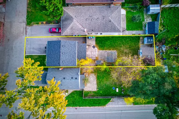 Mississauga, ON L5E 1Z3,1076 Eastmount AVE #Upper