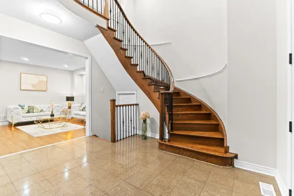 Brampton, ON L7A 0N3,45 Delphinium WAY