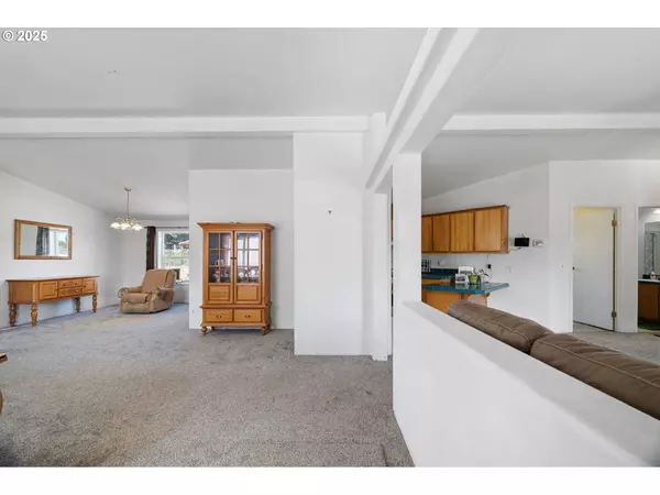 Veneta, OR 97487,25017 DUNHAM AVE