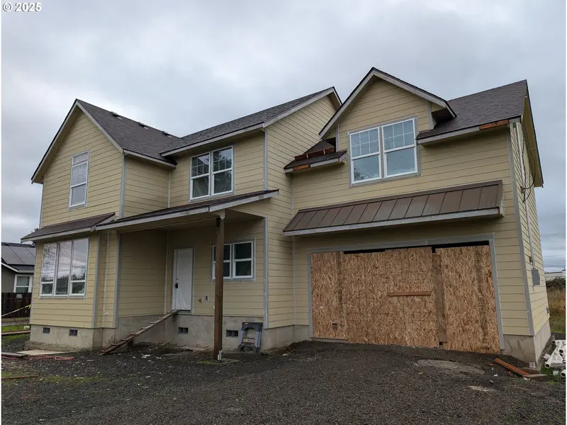 371 E 2ND AVE, Junction City, OR 97448