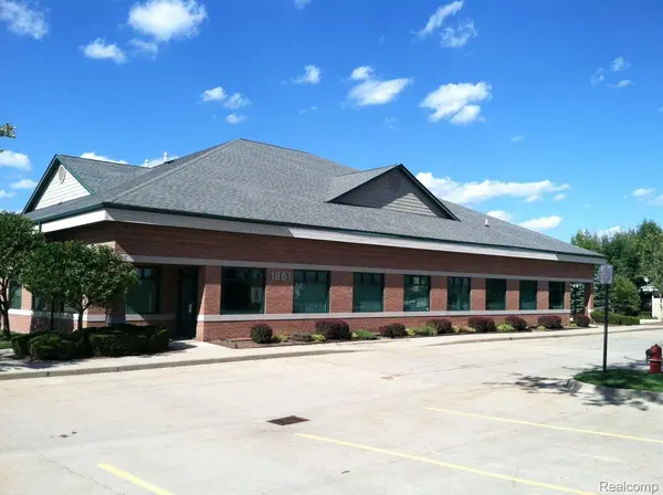 1869 E MAPLE RD, Troy, MI 48083