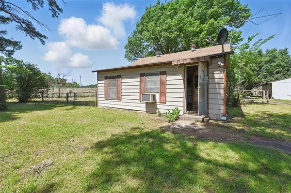 402 S Watson Street, Alvarado, TX 76009