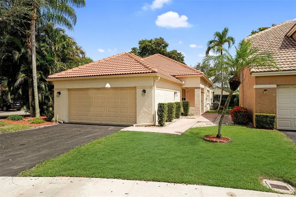 Davie, FL 33328,2687 Oak Park Cir