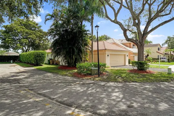 Davie, FL 33328,2687 Oak Park Cir