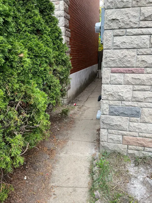 Toronto C04, ON M5N 1Z9,98 Frontenac AVE #1