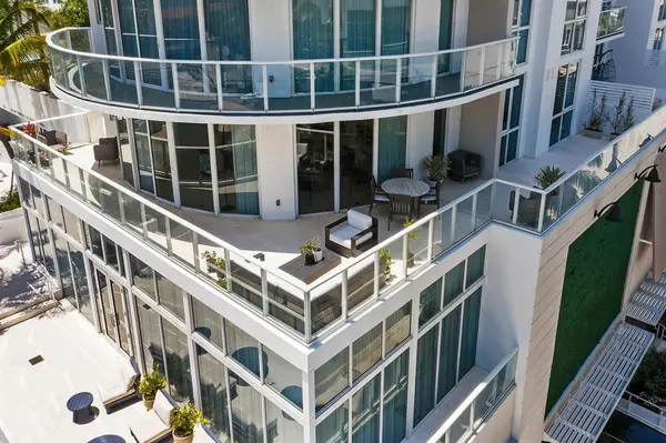 Fort Lauderdale, FL 33304,401 N Birch Road #400