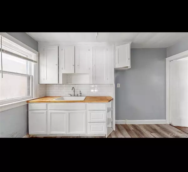 Detroit, MI 48238,15922 Turner ST