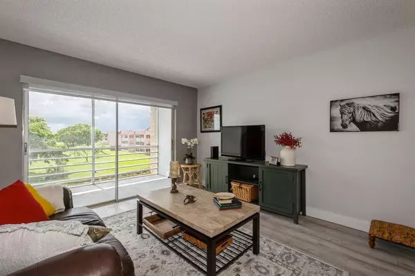 Sunrise, FL 33322,9181 Sunrise Lakes Blvd #306