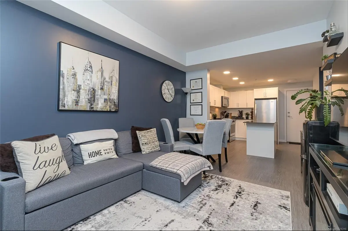 Langford, BC V8B 0X9,868 Orono Ave #304