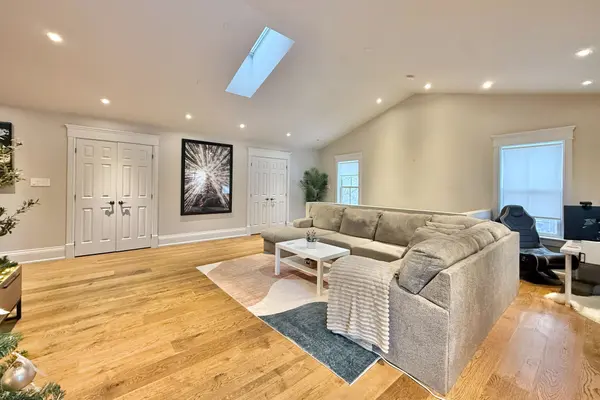 Markham, ON L3P 1Z3,361 Main ST N