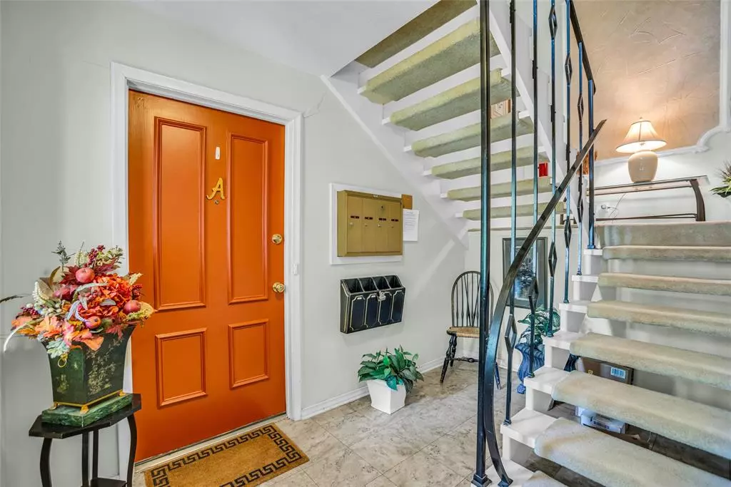 Dallas, TX 75225,6345 Bandera Avenue #A/11