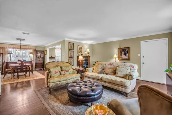 Dallas, TX 75225,6345 Bandera Avenue #A/11