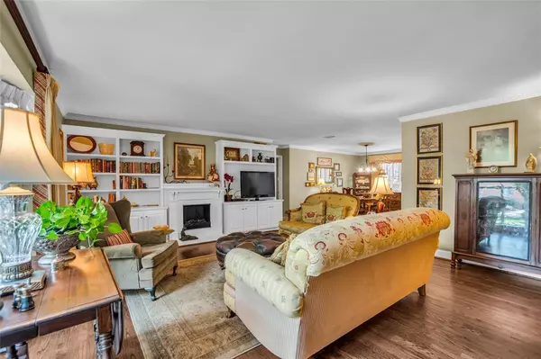 Dallas, TX 75225,6345 Bandera Avenue #A/11