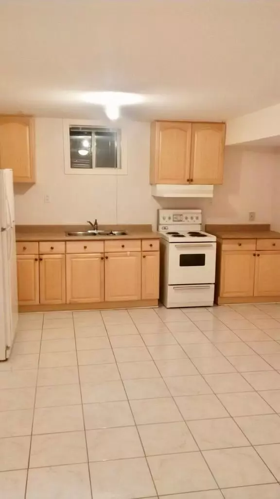 Toronto E10, ON M1C 5H3,8 Goldene WAY #Bsmt