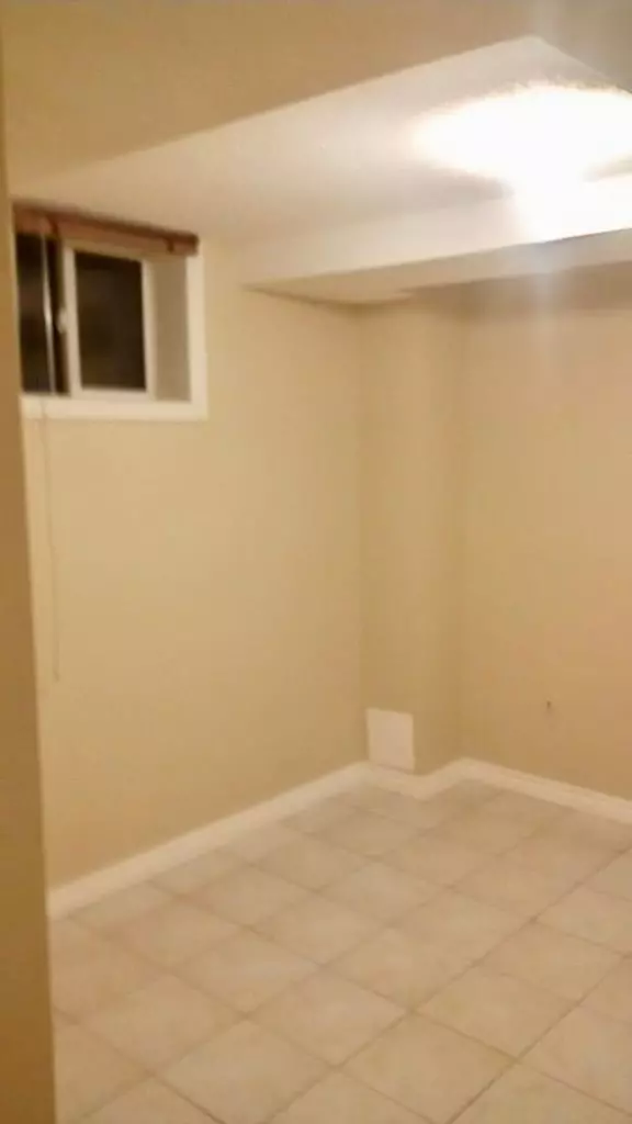 Toronto E10, ON M1C 5H3,8 Goldene WAY #Bsmt