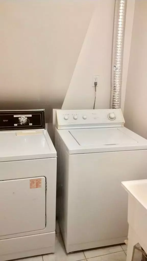 Toronto E10, ON M1C 5H3,8 Goldene WAY #Bsmt