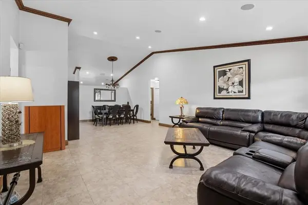 Hialeah, FL 33018,8994 NW 187th St