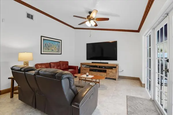 Hialeah, FL 33018,8994 NW 187th St