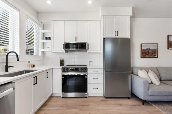 Esquimalt, BC V9A 4X3,910 Old Esquimalt Rd #1