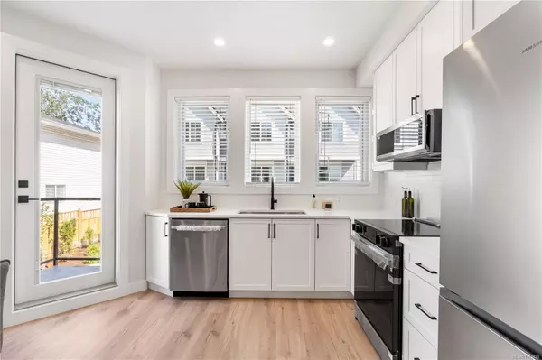 Esquimalt, BC V9A 4X3,910 Old Esquimalt Rd #1