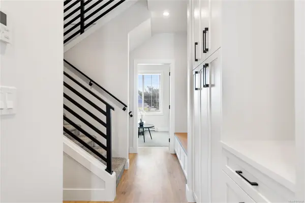 Esquimalt, BC V9A 4X3,910 Old Esquimalt Rd #1