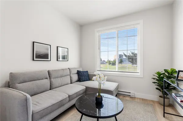 Esquimalt, BC V9A 4X3,910 Old Esquimalt Rd #1