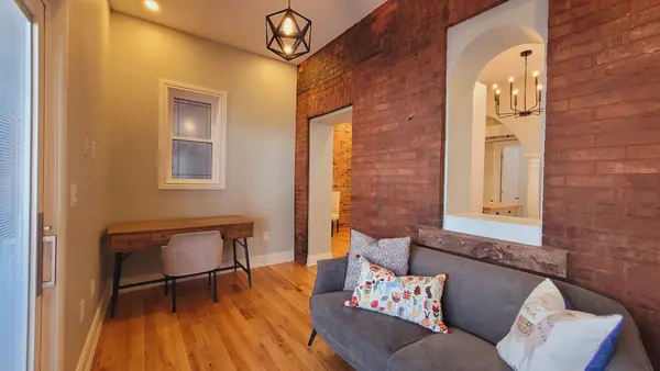 Ottawa Centre, ON K1R 5M4,157-159 James ST #103