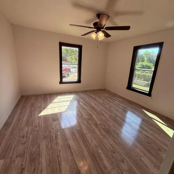 Denison, TX 75020,309 W Hull Street