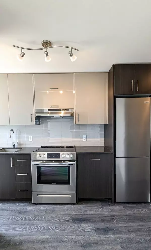 Toronto C15, ON M2J 4T1,188 Fairview Mall DR #727