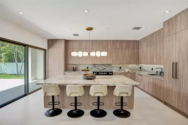 Lighthouse Point, FL 33064,2728 NE 31st St