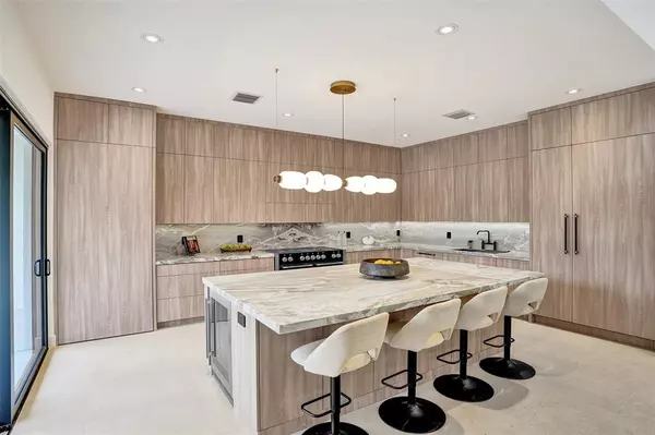 Lighthouse Point, FL 33064,2728 NE 31st St