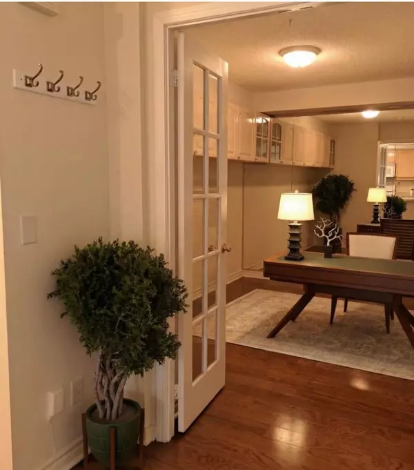 Mississauga, ON L5B 4N1,350 Princess Royal DR #1506