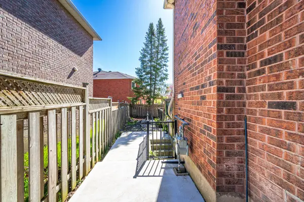 Oakville, ON L6J 7J4,2932 Redbud AVE #Bsmt