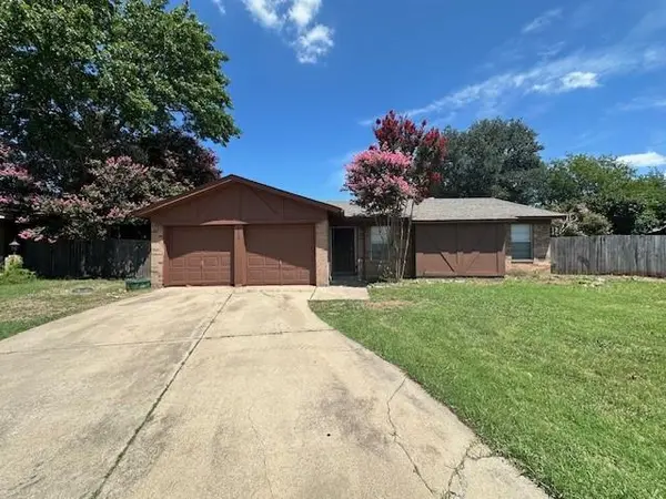 512 Mesa Court, Saginaw, TX 76179