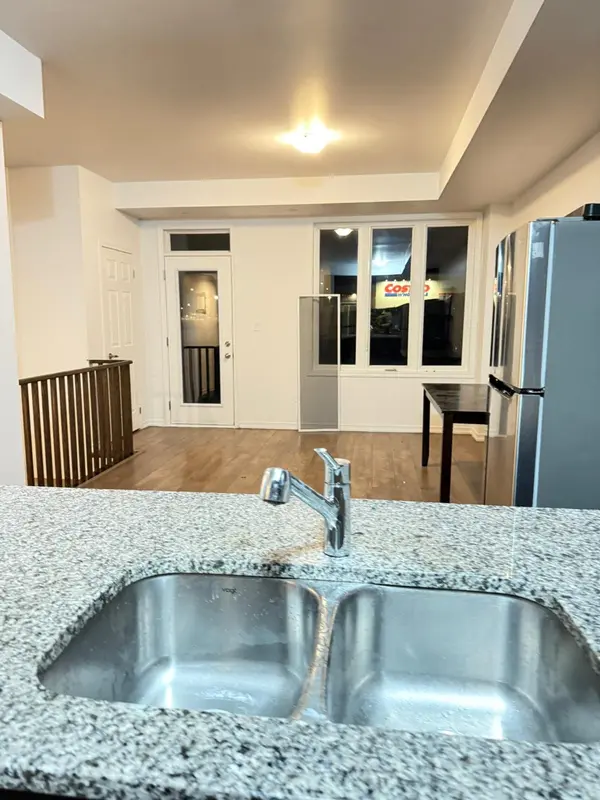 Oshawa, ON L1L 0P9,261 Danzatore PATH #18