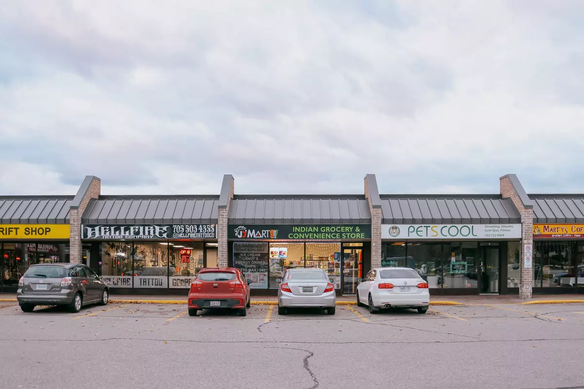 Barrie, ON L4M 6L5,221 Cundles RD E #4