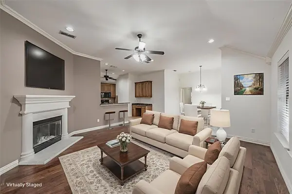 813 Claycourt Circle, Fort Worth, TX 76120