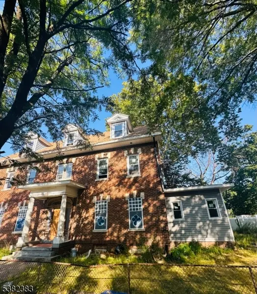 Newark City, NJ 07108,742 Clinton Ave