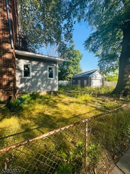 Newark City, NJ 07108,742 Clinton Ave