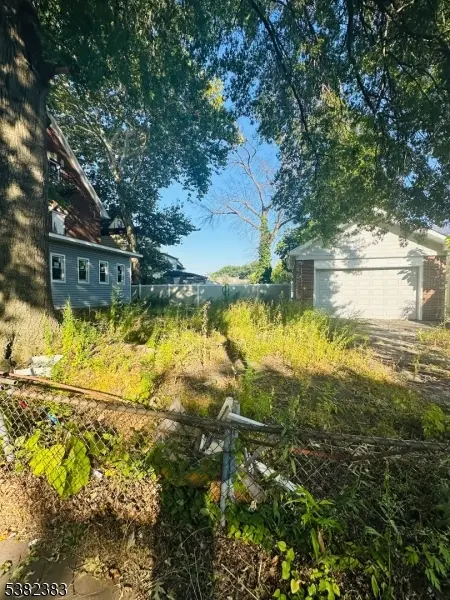 Newark City, NJ 07108,742 Clinton Ave