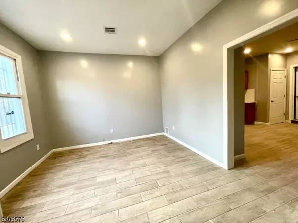 Newark City, NJ 07108,25 Kipp St