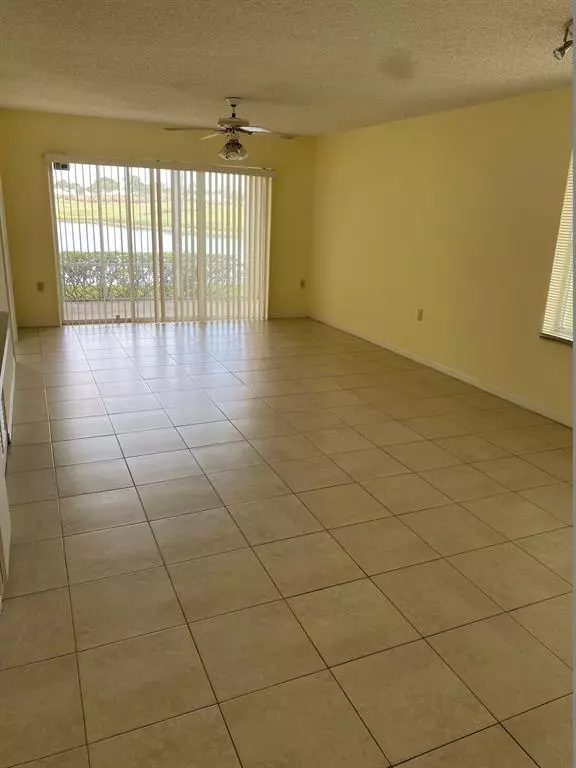 West Palm Beach, FL 33409,12104 Glenmoor Dr #12104