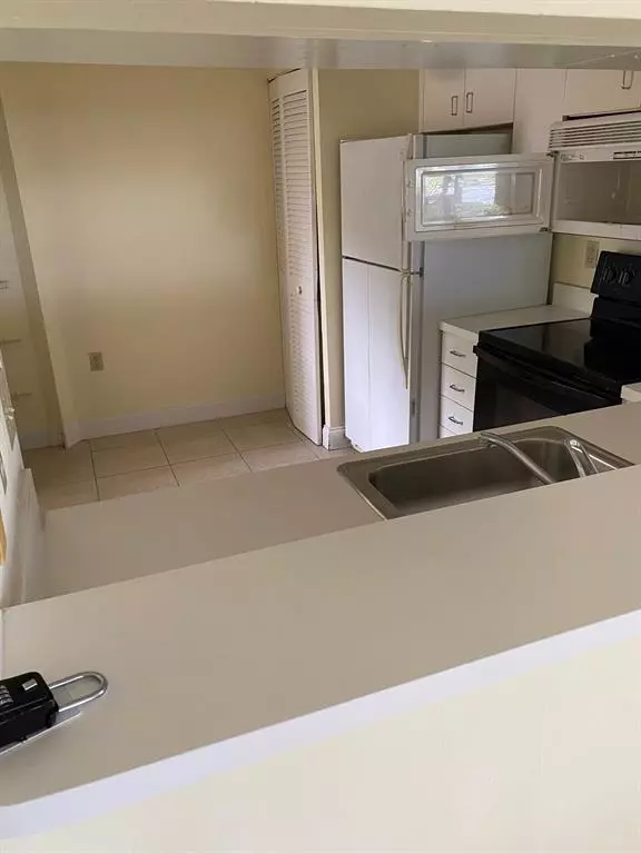 West Palm Beach, FL 33409,12104 Glenmoor Dr #12104