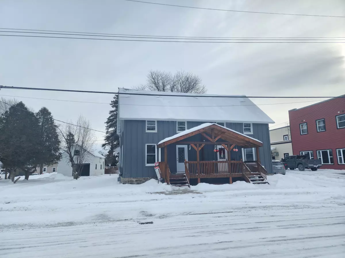 South Glengarry, ON K0C 1N0,12 Oak ST