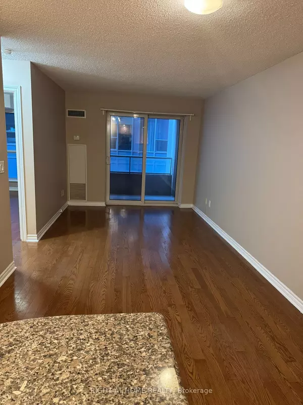 Toronto C01, ON M5V 3P6,250 Wellington ST W #644